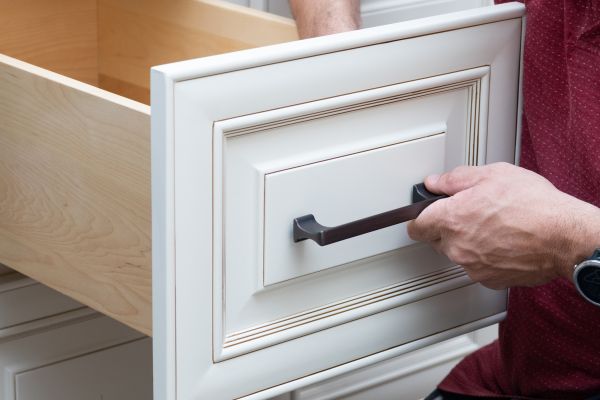 Cabinet Handle Installation in Sioux Falls